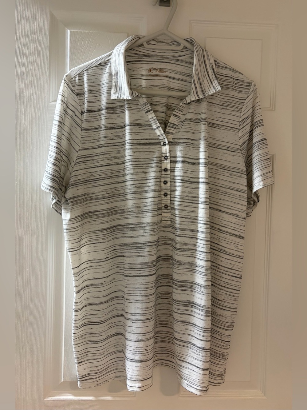 Men’s J C Jeans, white & gray  pattern short sleeve shirt.